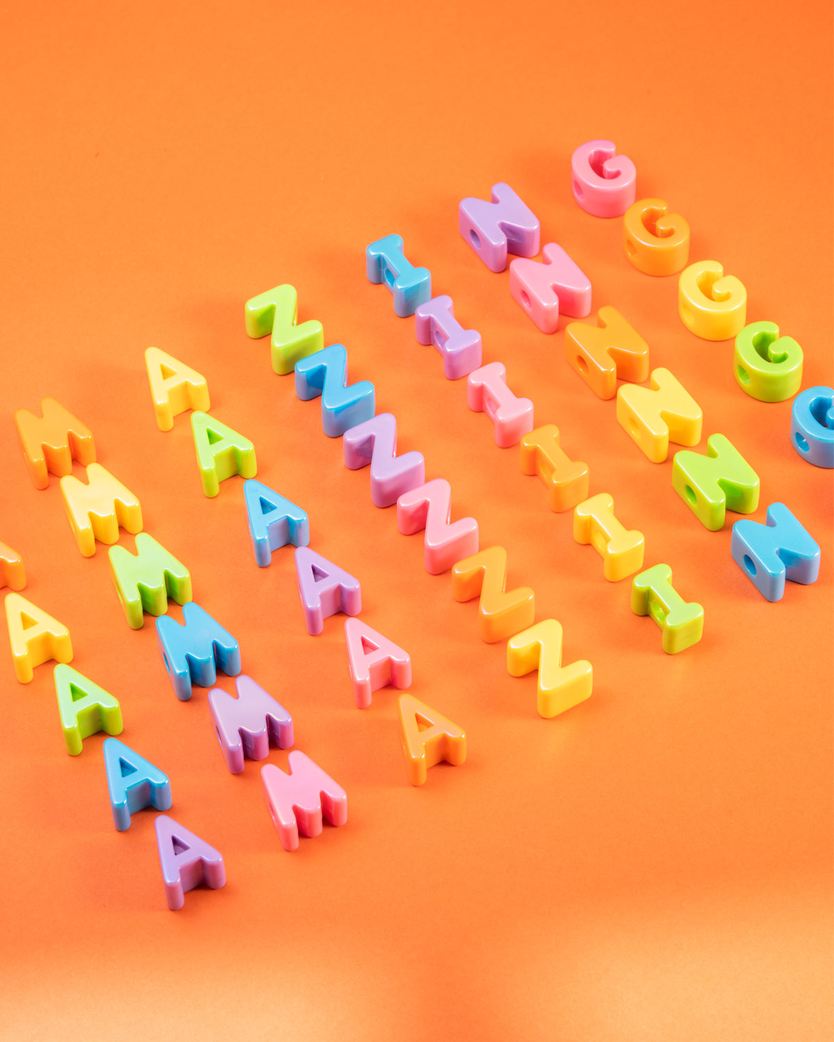 26 Pcs Cute Large Letter Beads, 20mm Jumbo Square Acrylic Letter Beads, Big Letter Beads for Bracelets, Necklaces, Bagcharms, Shoelaces, Keychains, Lanyards, Letter Charms for Craft