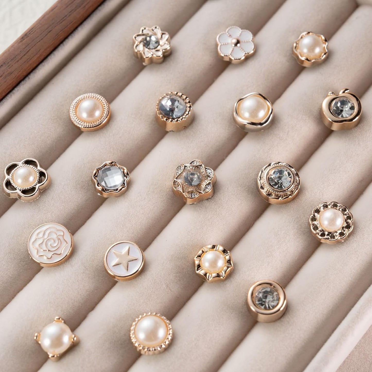 DoDoBeads 60 Pcs Junk Socks Charms Kit, Gold Brooches and Pins for Women, Pearl and Rhinestone Sock Charms with Safety Pins, DIY Accessories for Decorating and Personalizing Socks